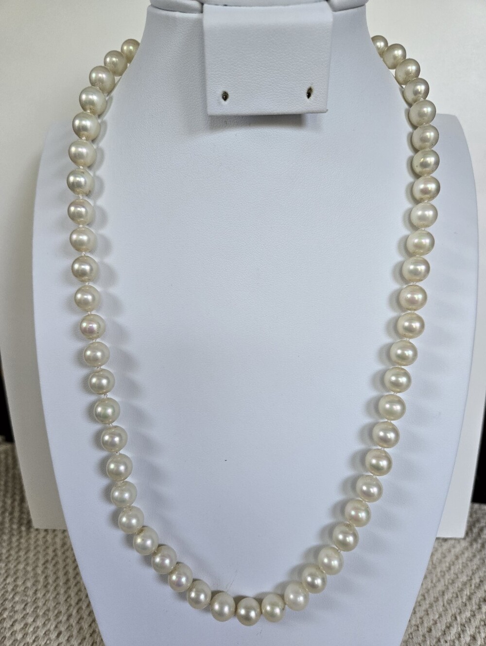 N-133- White Faux Irradescent Pearl Necklace